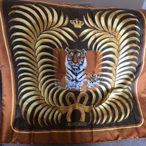 - VINTAGE HERMES TIGRE ROYAL SILK SCARF BOX INCLUDED